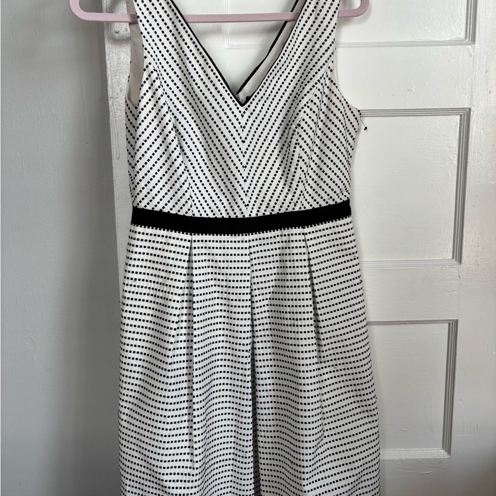Elegant Black and White Sleeveless Dress